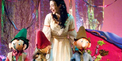 Il Teatro Colla: la tradizione di marionette che incanta bambini e bambine