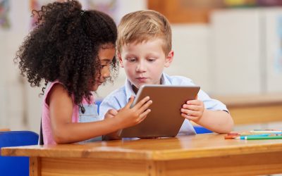 A scuola con il tablet, a scuola con i libri